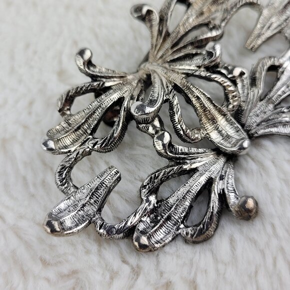 1920's Silver Tone Metal Bow Tie Shoe Clip - Picture 2 of 6